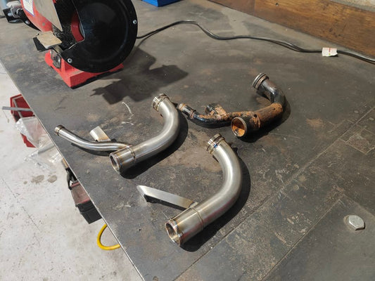 Saab/Vauxhall 2.8 V6 Thermostat Coolant Pipe - External oil cooler